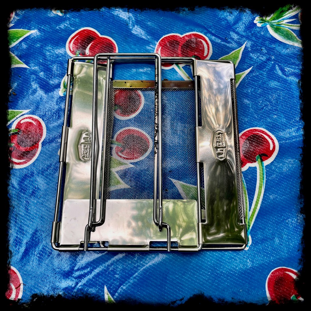 Image of flat folded GSI toaster device